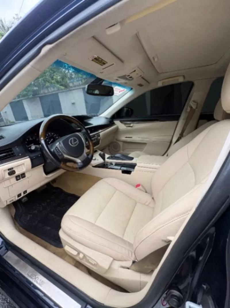 Lexus ES   - 2015