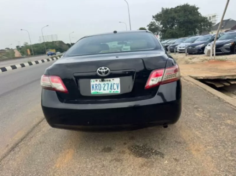 TOYOTA Camry   - 2010