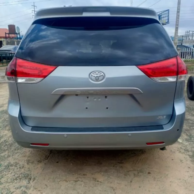 Toyota Sienna   - 2013