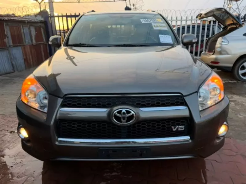 TOYOTA Rav4 - 2010