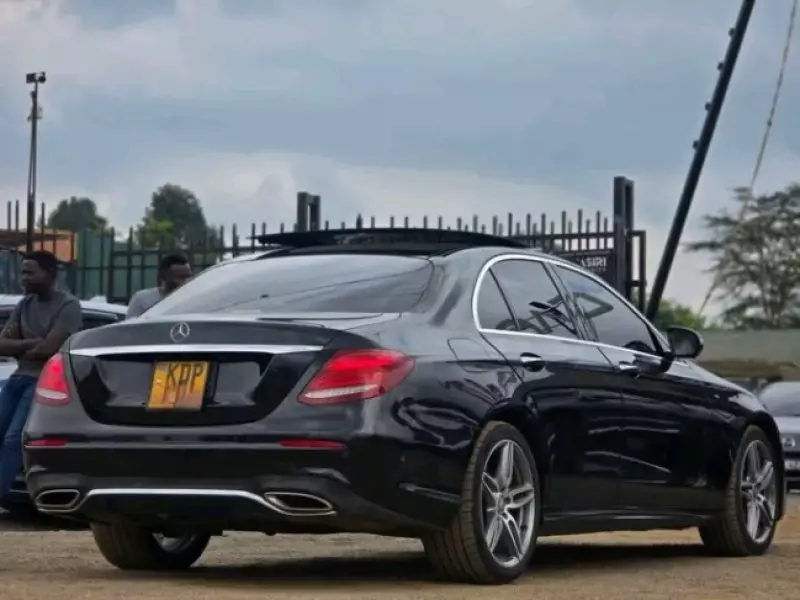 Mercedes-Benz E200   - 2017