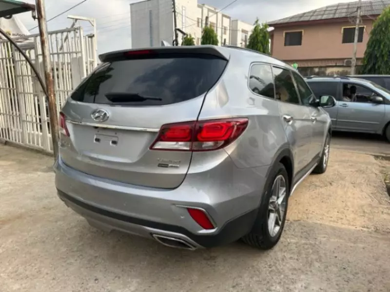 Hyundai Santa Fe   - 2016