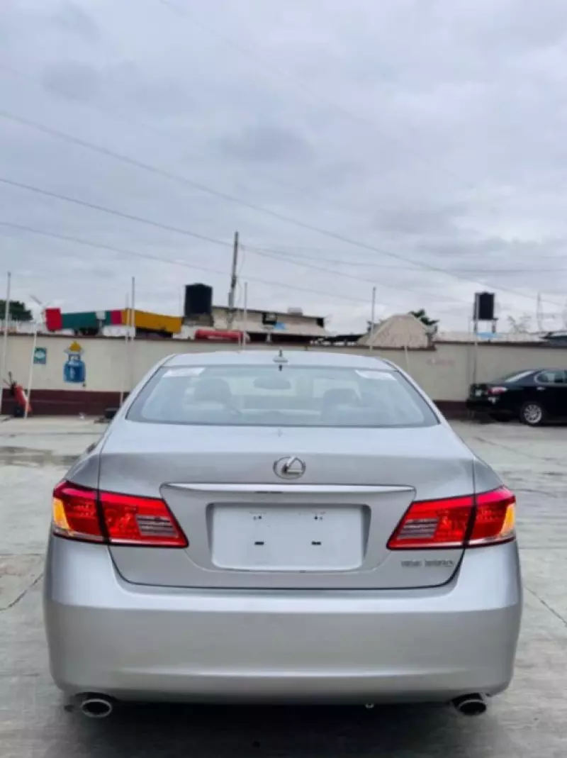 Lexus ES   - 2011