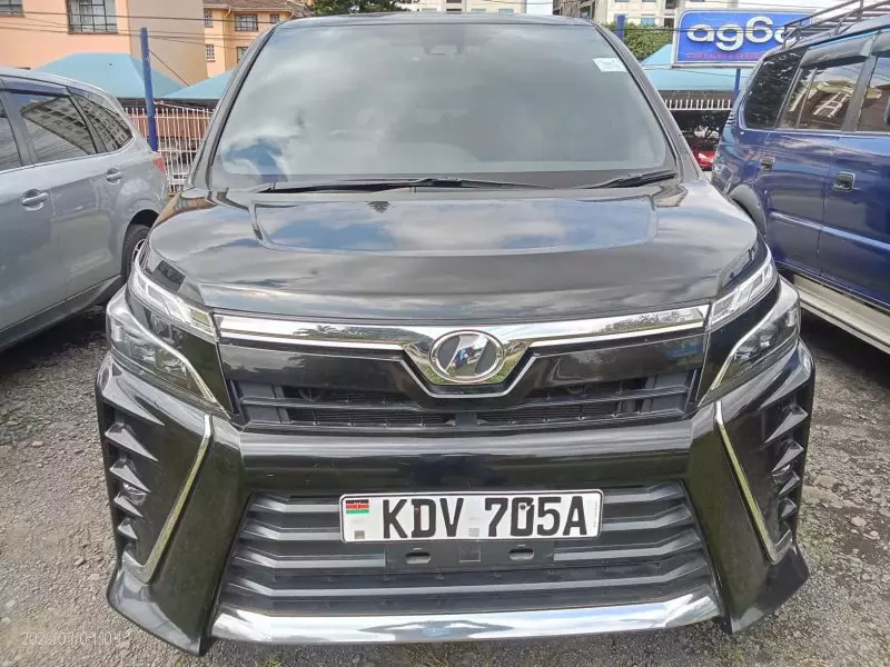 TOYOTA Voxy    - 2018