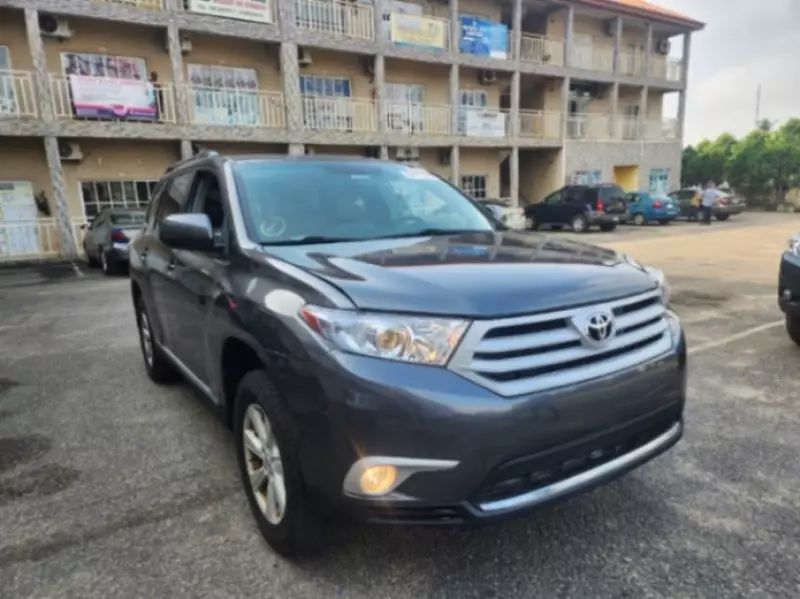Toyota Highlander   - 2012