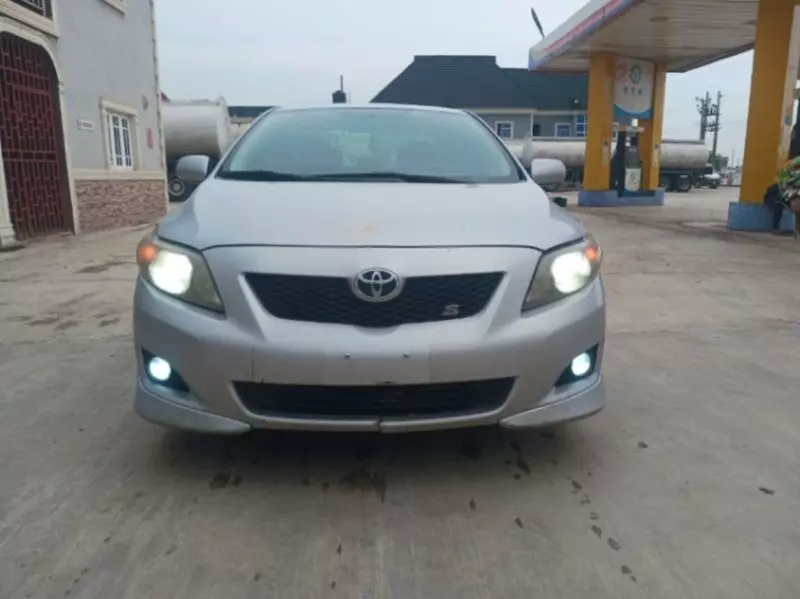 Toyota Corolla   - 2009