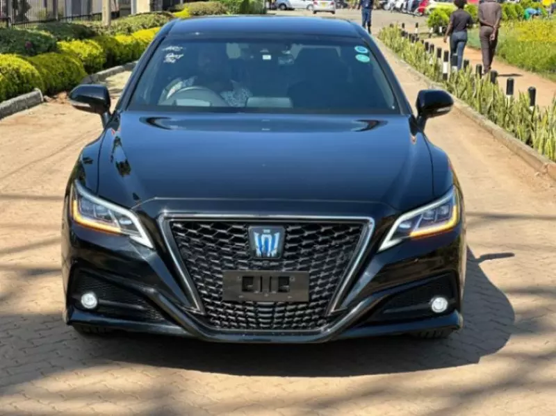 Toyota Crown   - 2019