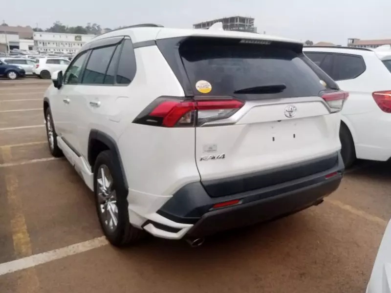 Toyota RAV 4   - 2019