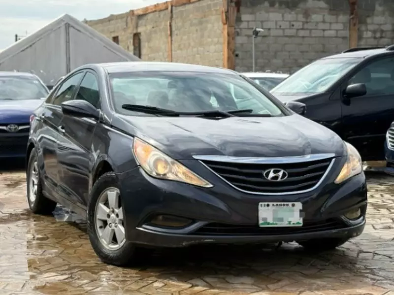 Hyundai Sonata   - 2011