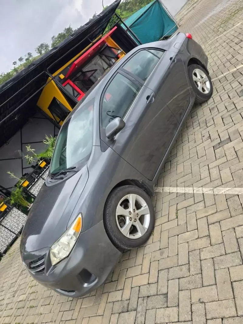 Toyota corolla   - 2013