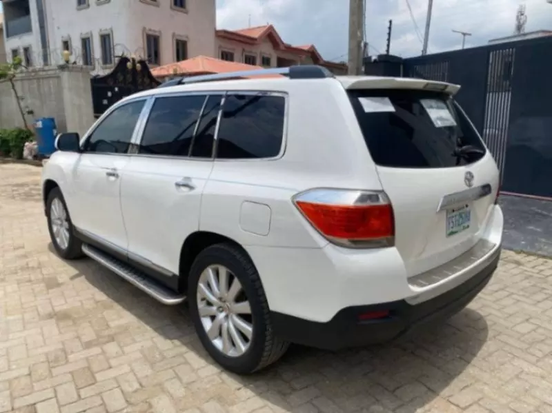 TOYOTA Highlander   - 2011