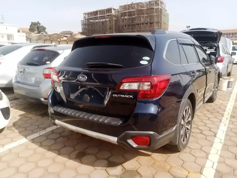 Subaru Outback   - 2017