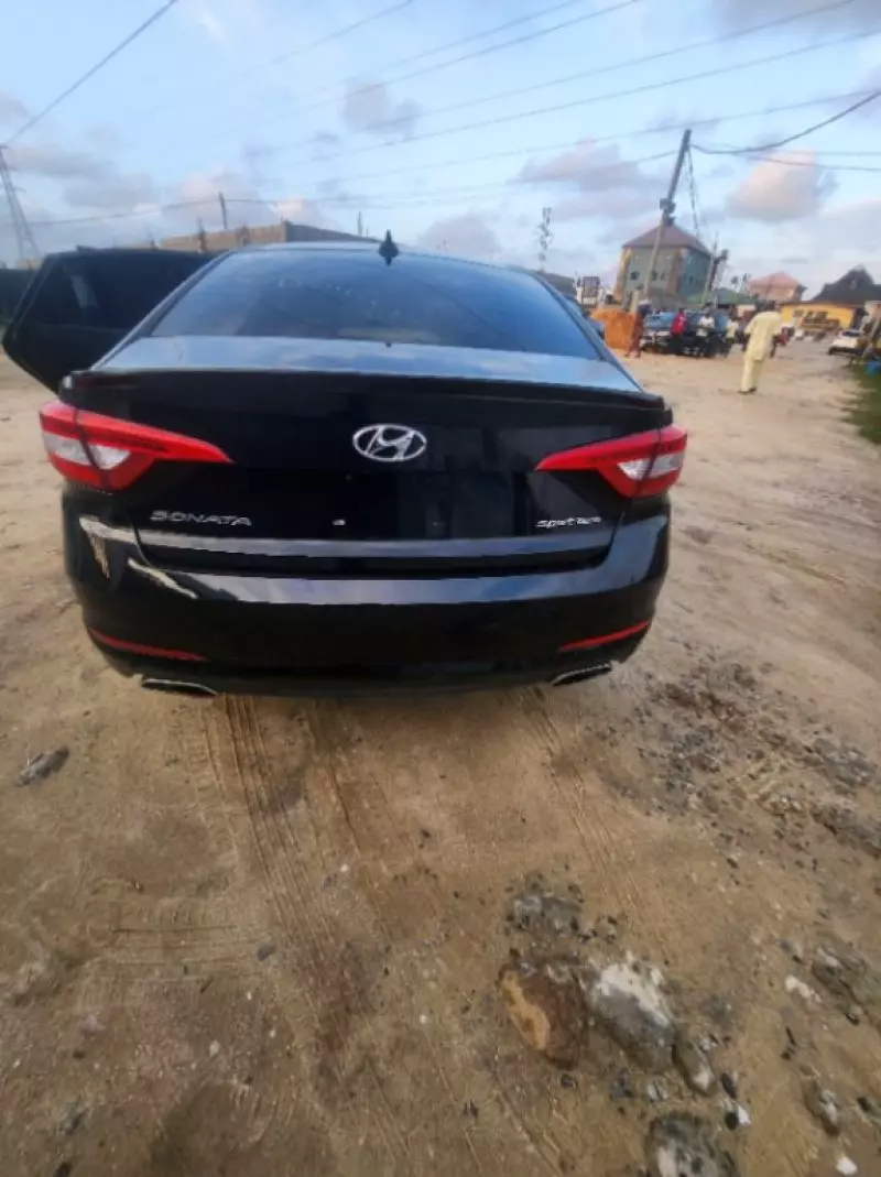 Hyundai Sonata   - 2016