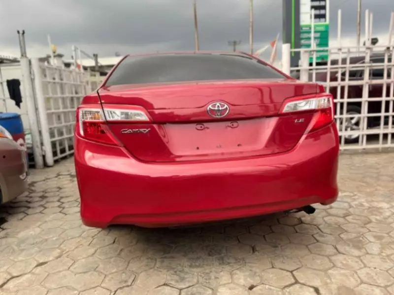 Toyota Camry   - 2012
