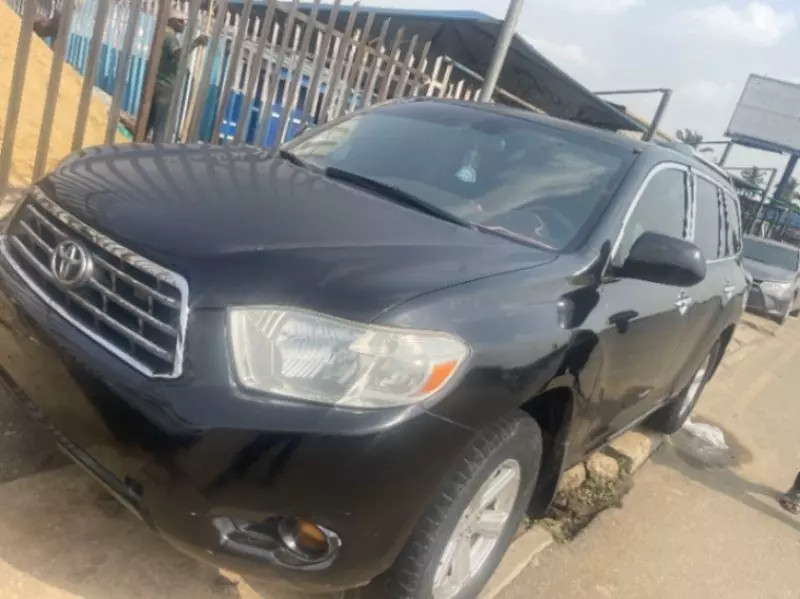 Toyota Highlander   - 2010