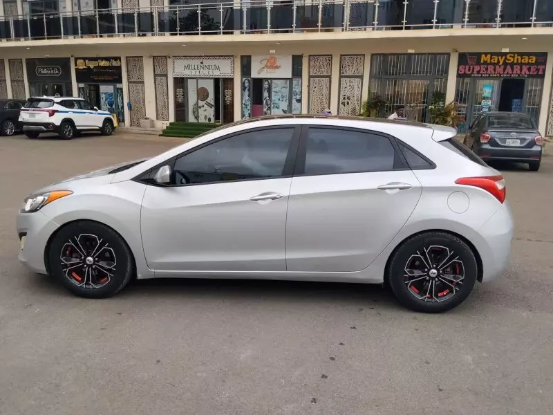 Hyundai Elantra - 2013