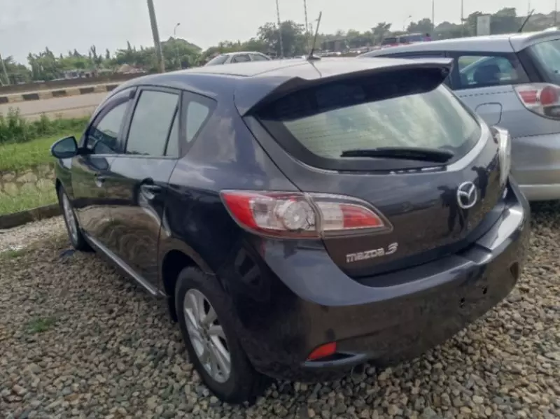 Mazda 3   - 2012