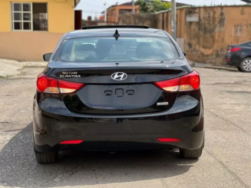 Hyundai Elantra   - 2014