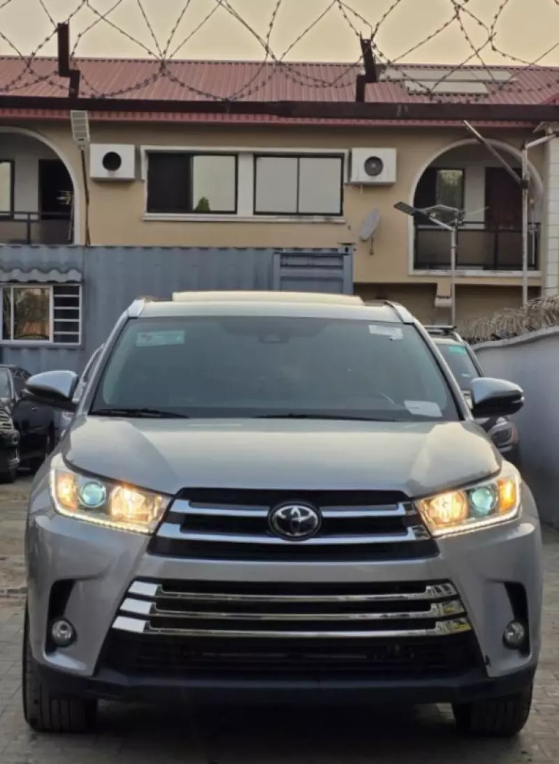 Toyota Highlander   - 2019