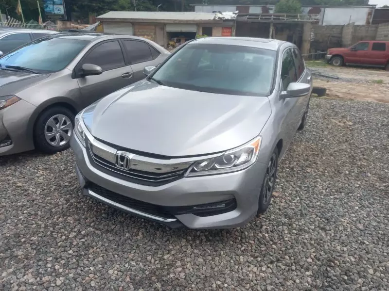 Honda Accord   - 2017