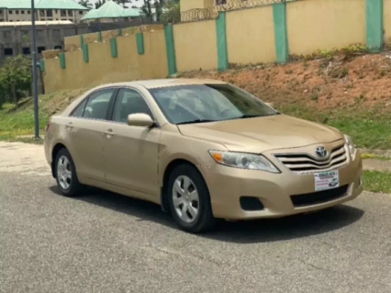 Toyota Camry - 2010