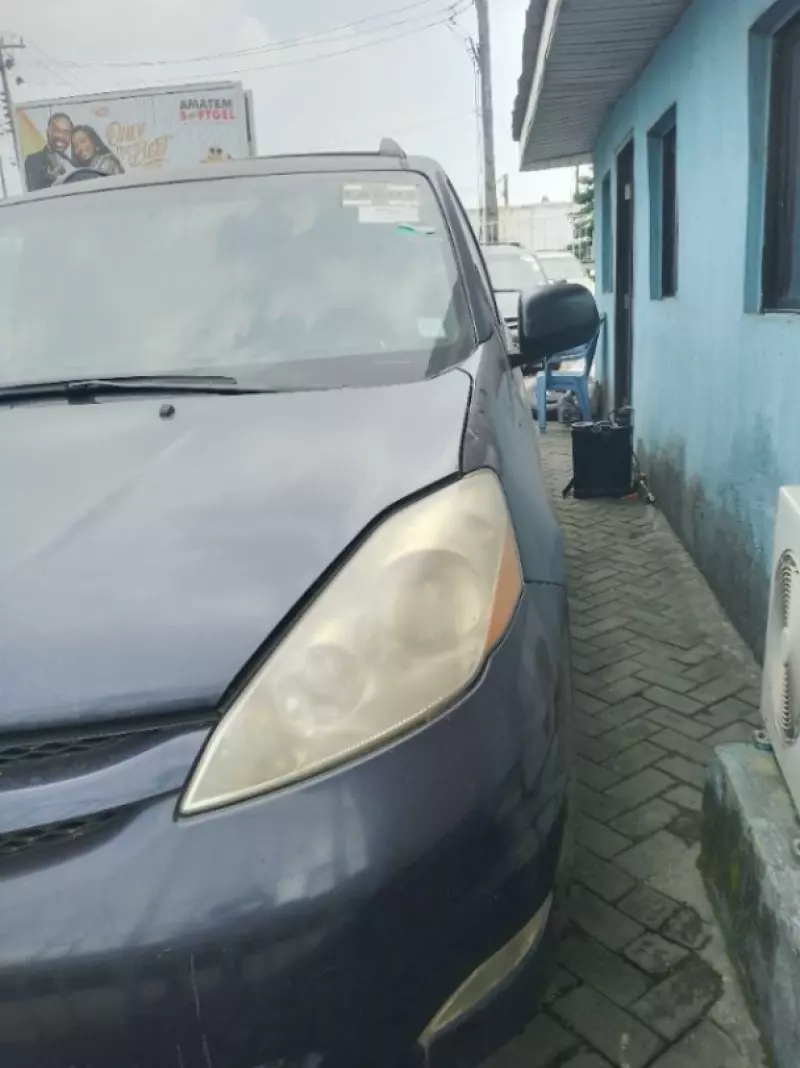 TOYOTA Sienna   - 2007