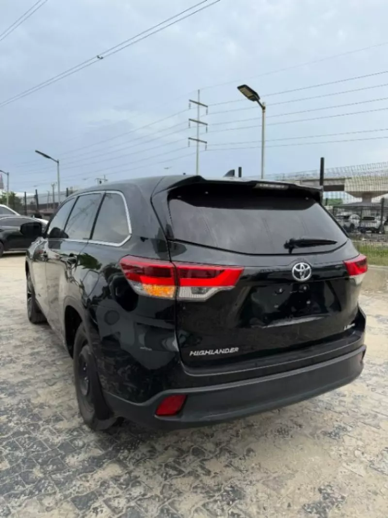 Toyota Highlander   - 2015