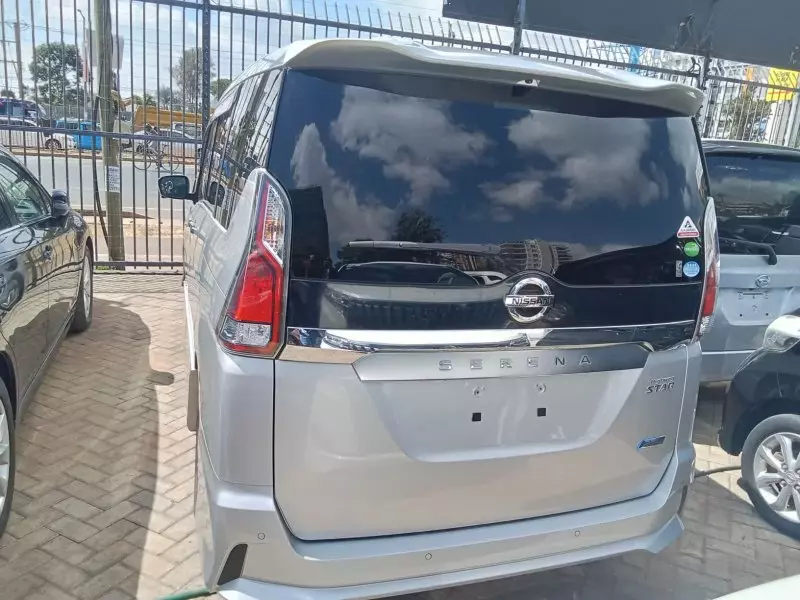Nissan Serena   - 2018