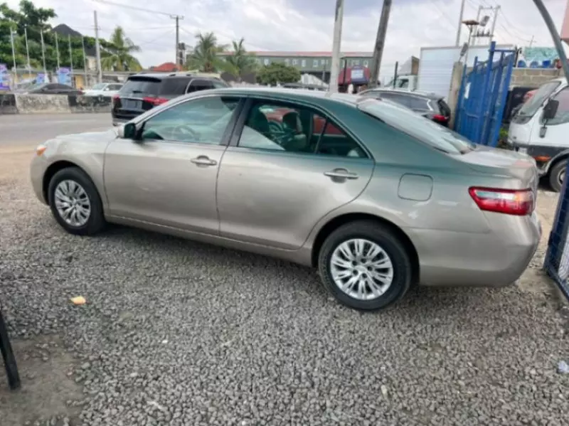 Toyota Camry   - 2009