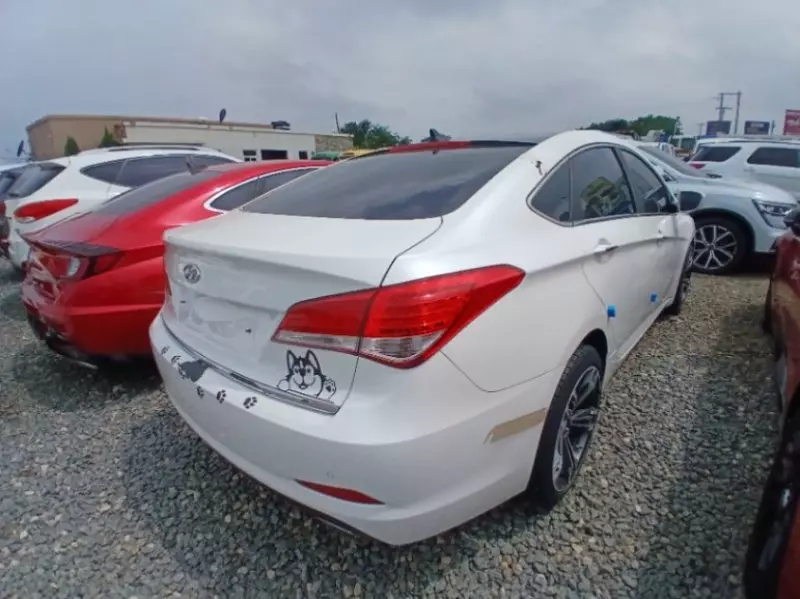 Hyundai Avante - 2012