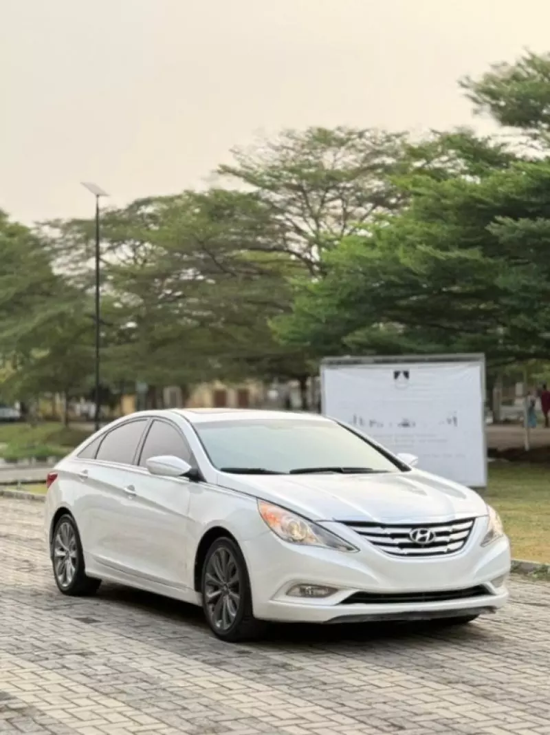 Hyundai Sonata   - 2013