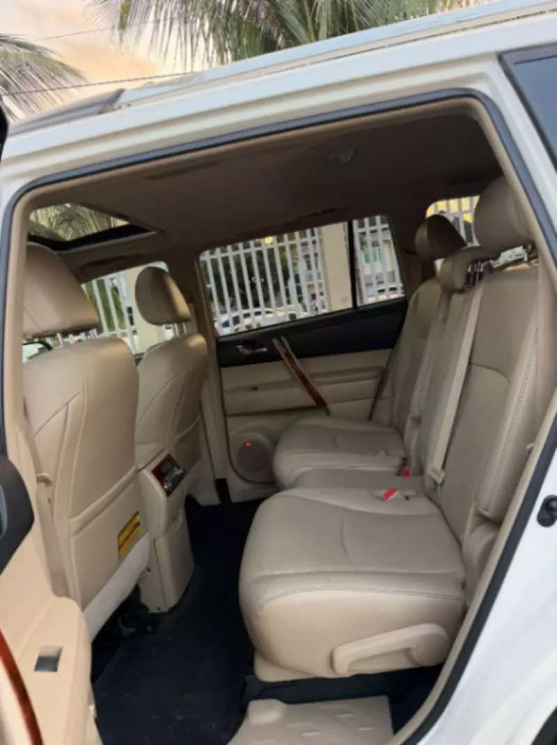 Toyota Highlander   - 2012