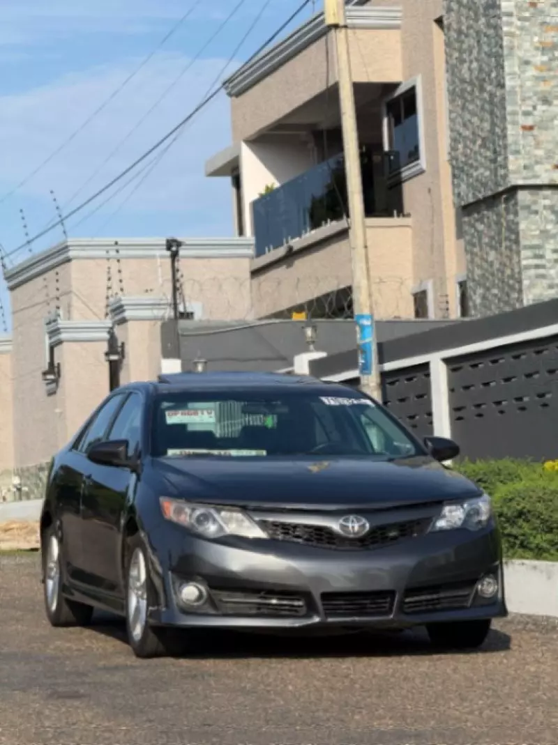 TOYOTA Camry - 2014