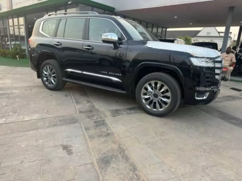 Toyota Land Cruiser   - 2021