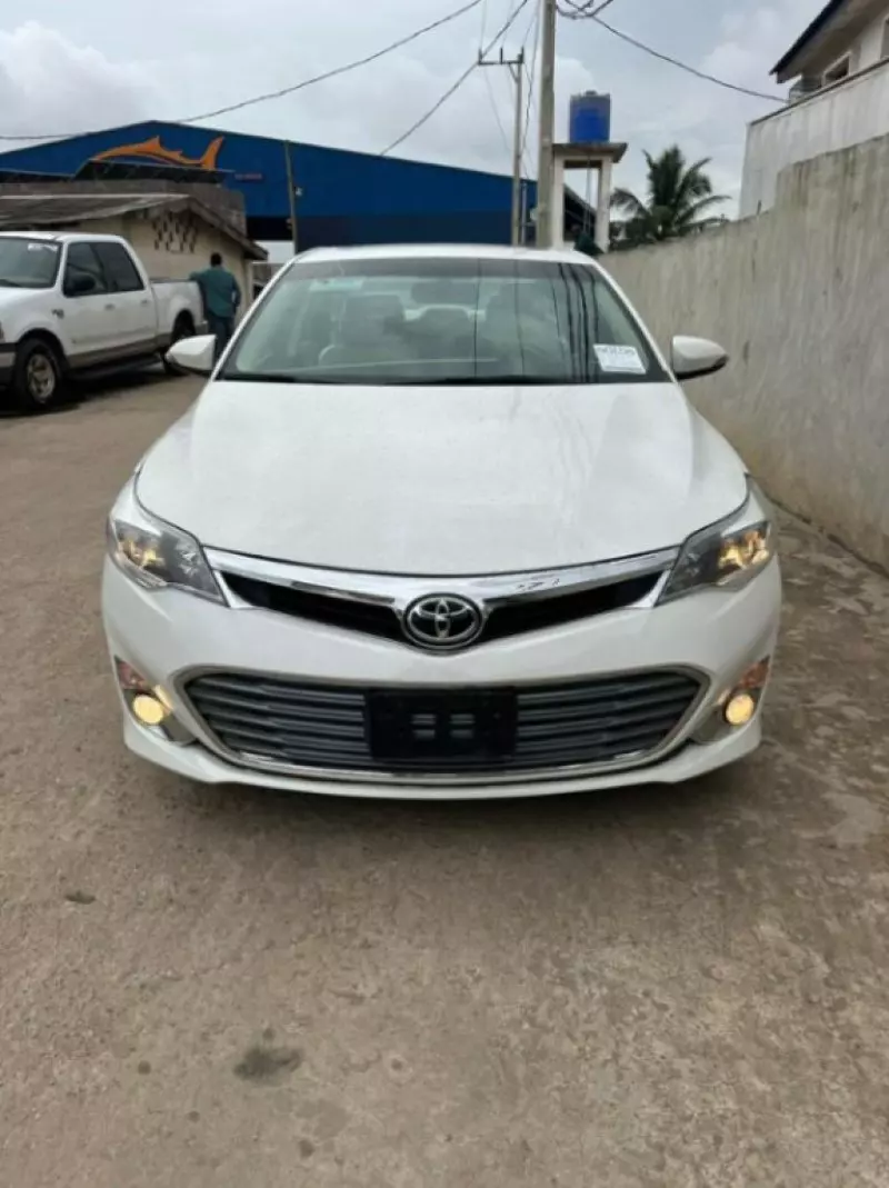 Toyota Avalon   - 2013
