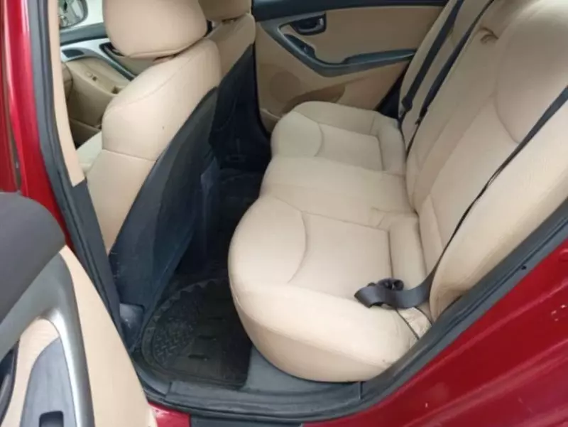 Hyundai Elantra   - 2012