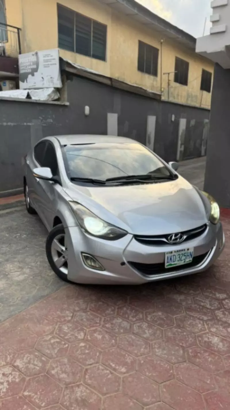 Hyundai Elantra   - 2013