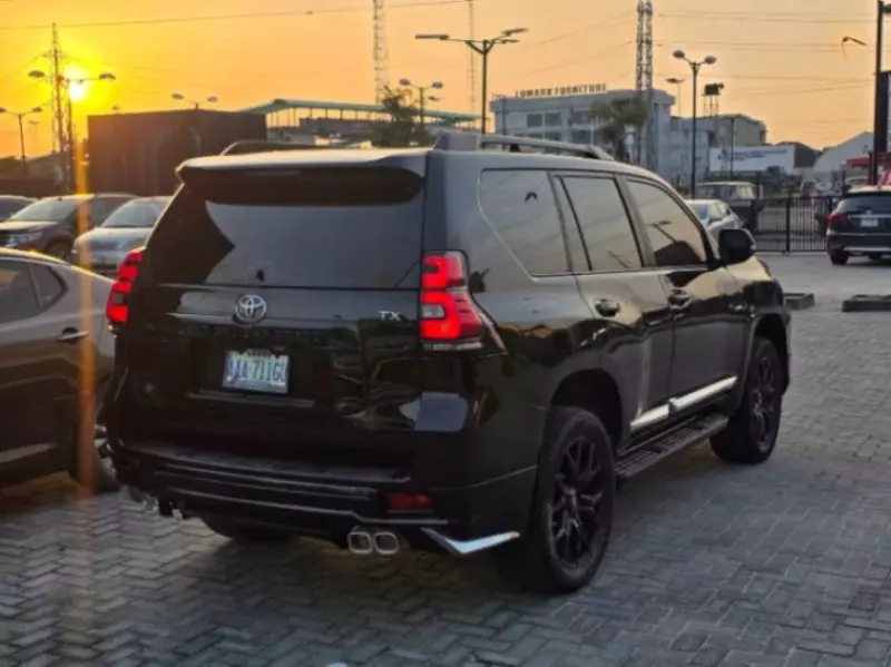 TOYOTA Prado VX   - 2012