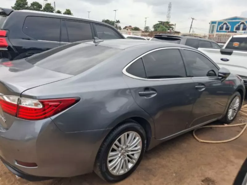 Lexus ES   - 2014