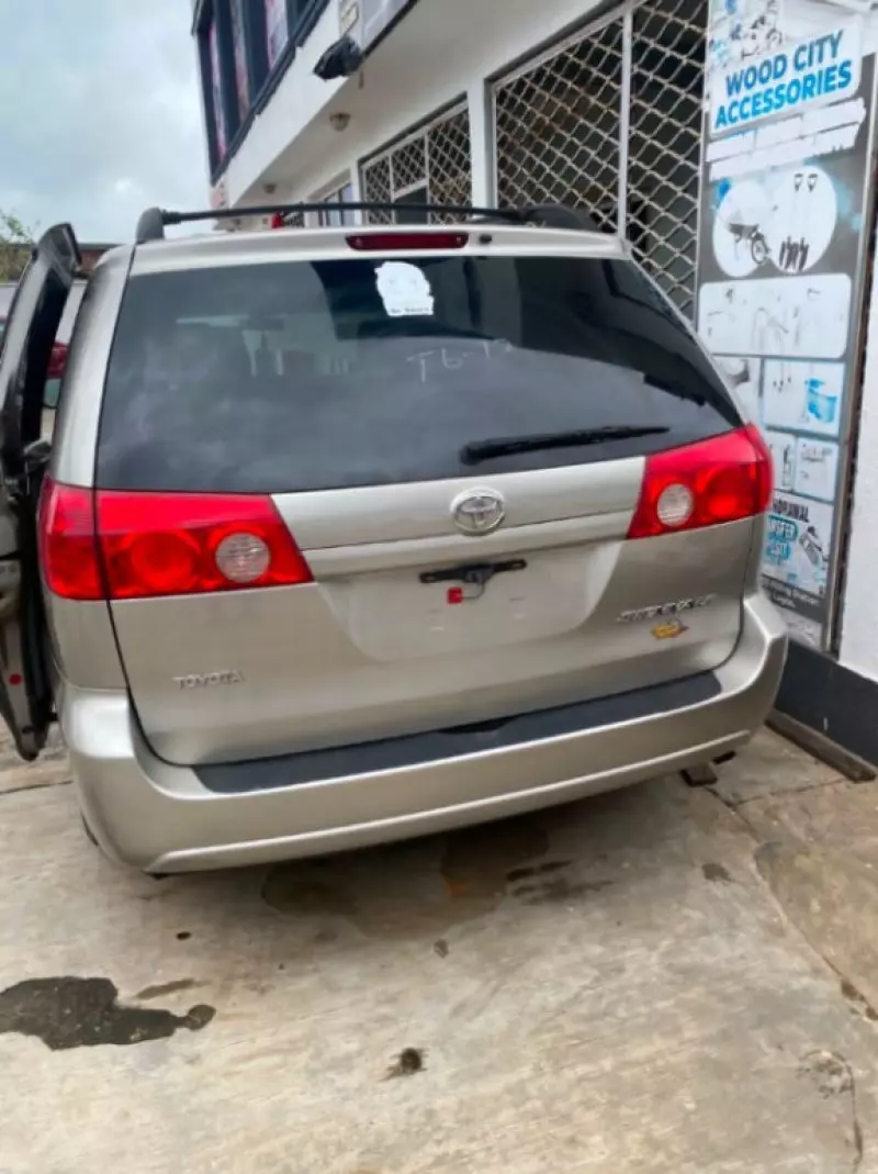 TOYOTA Sienna - 2009