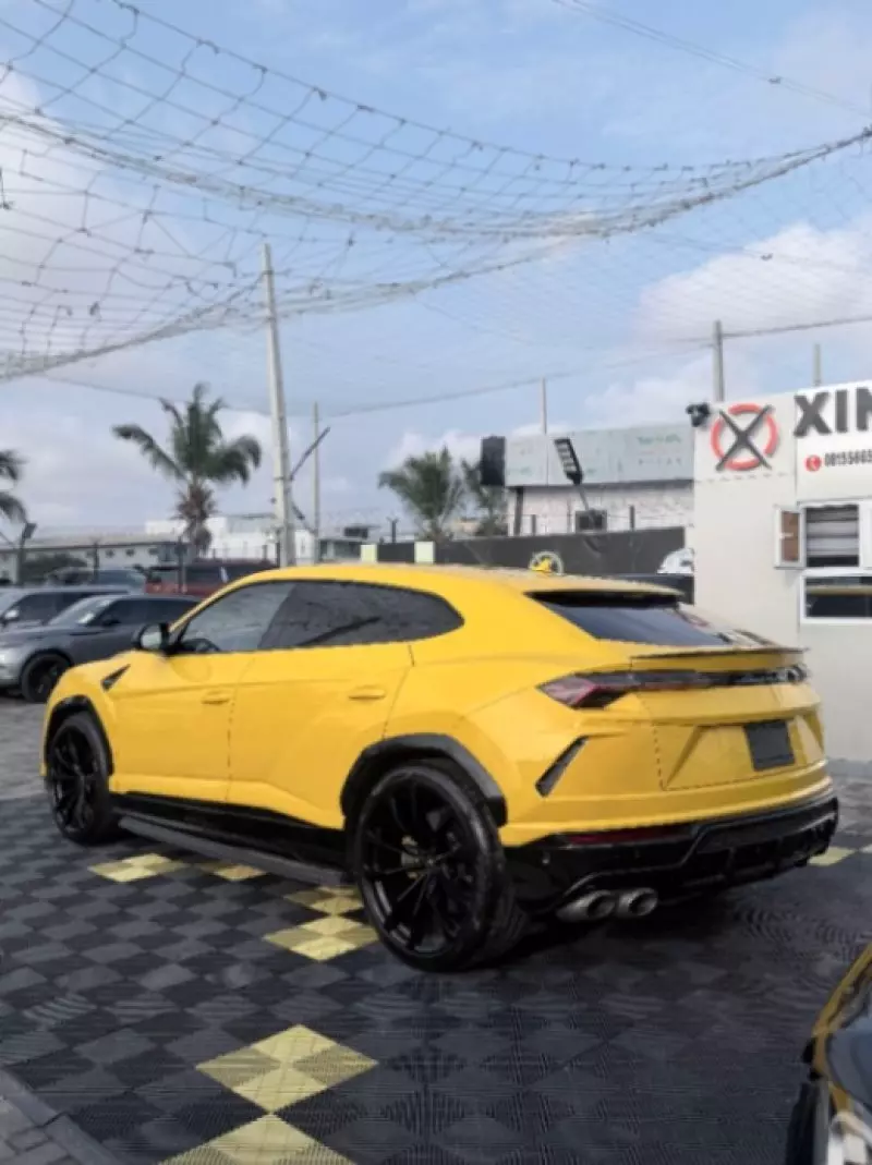 Lamborghini URUS   - 2022