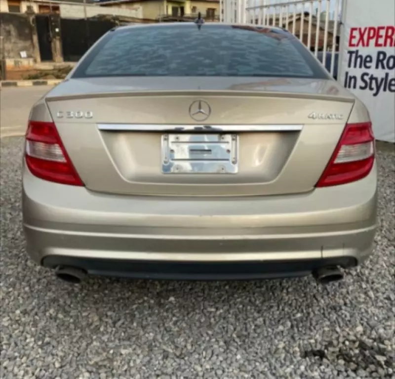 Mercedes-Benz C 300   - 2011