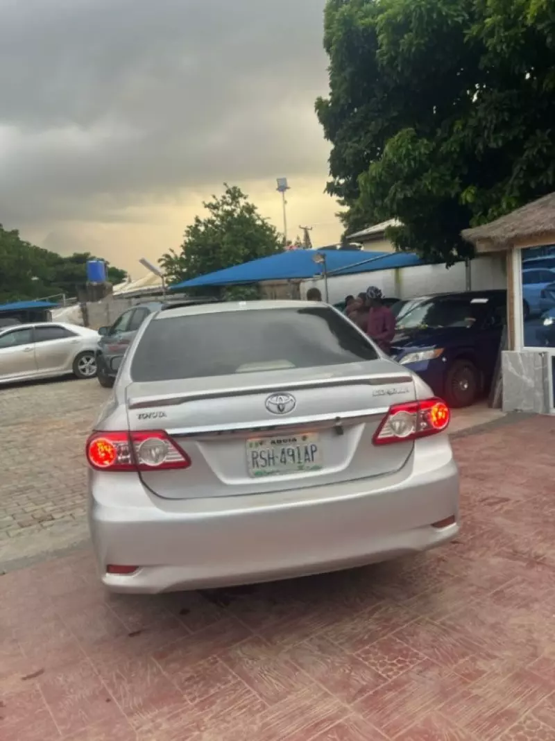 Toyota Corolla   - 2010