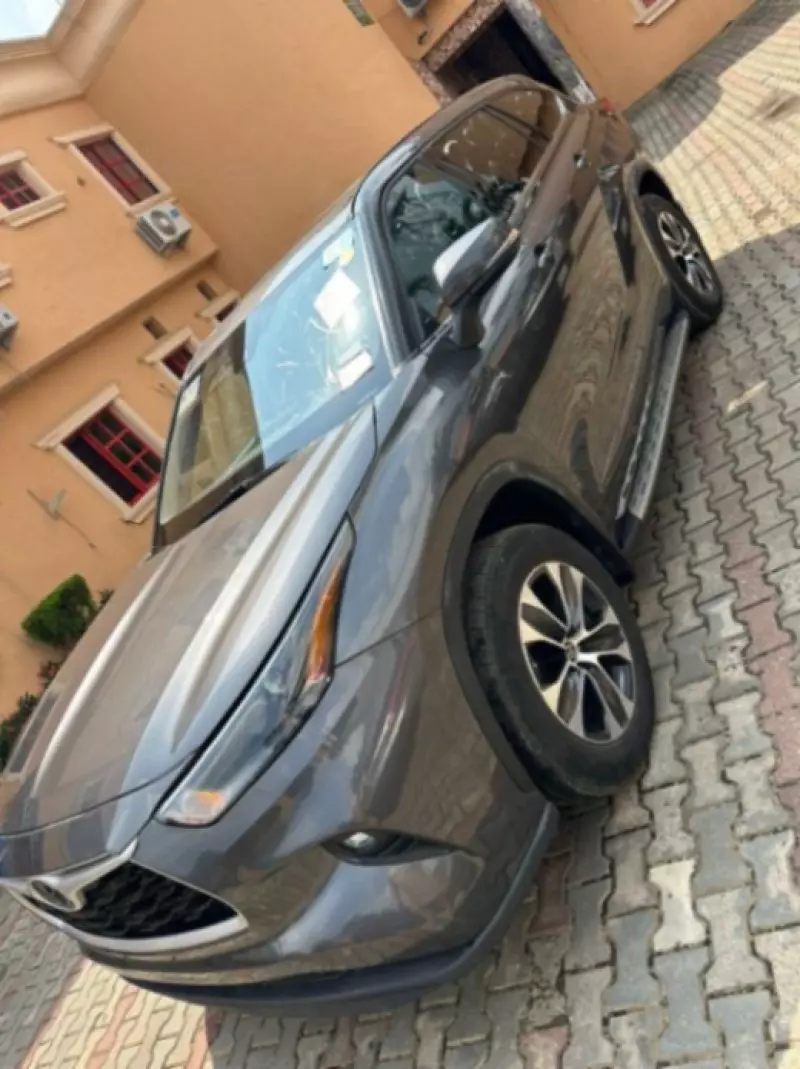 Toyota Highlander   - 2022