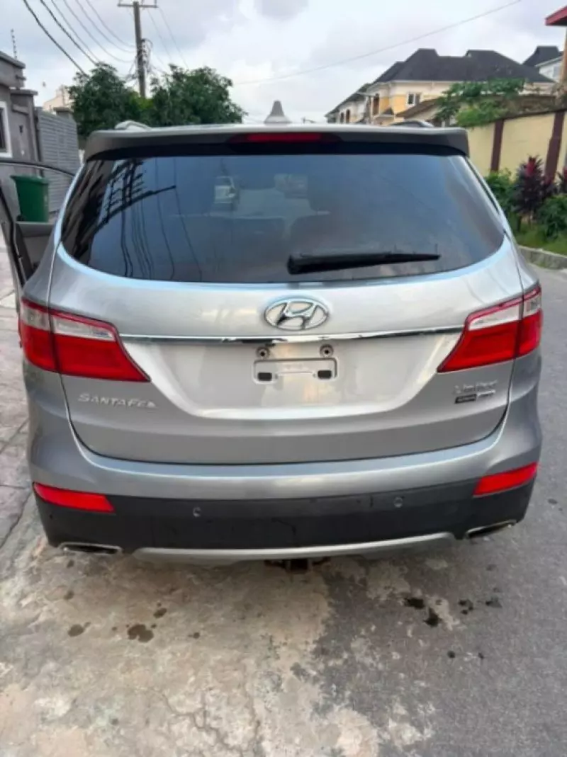 Hyundai Santa Fe   - 2016