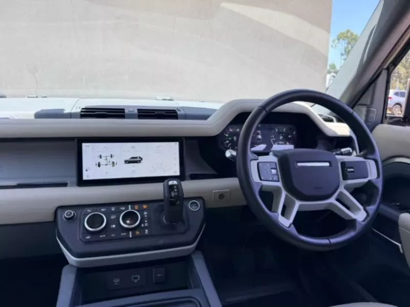 Land Rover Defender   - 2021