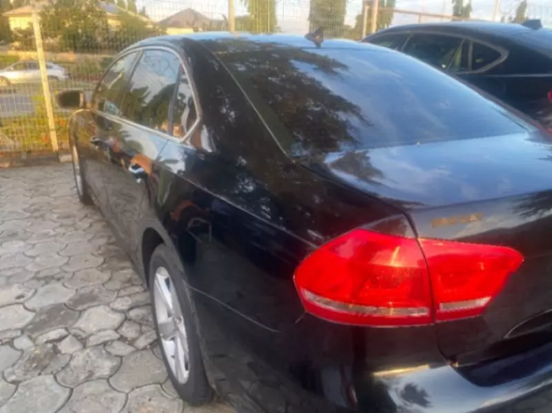 Volkswagen Passat   - 2013