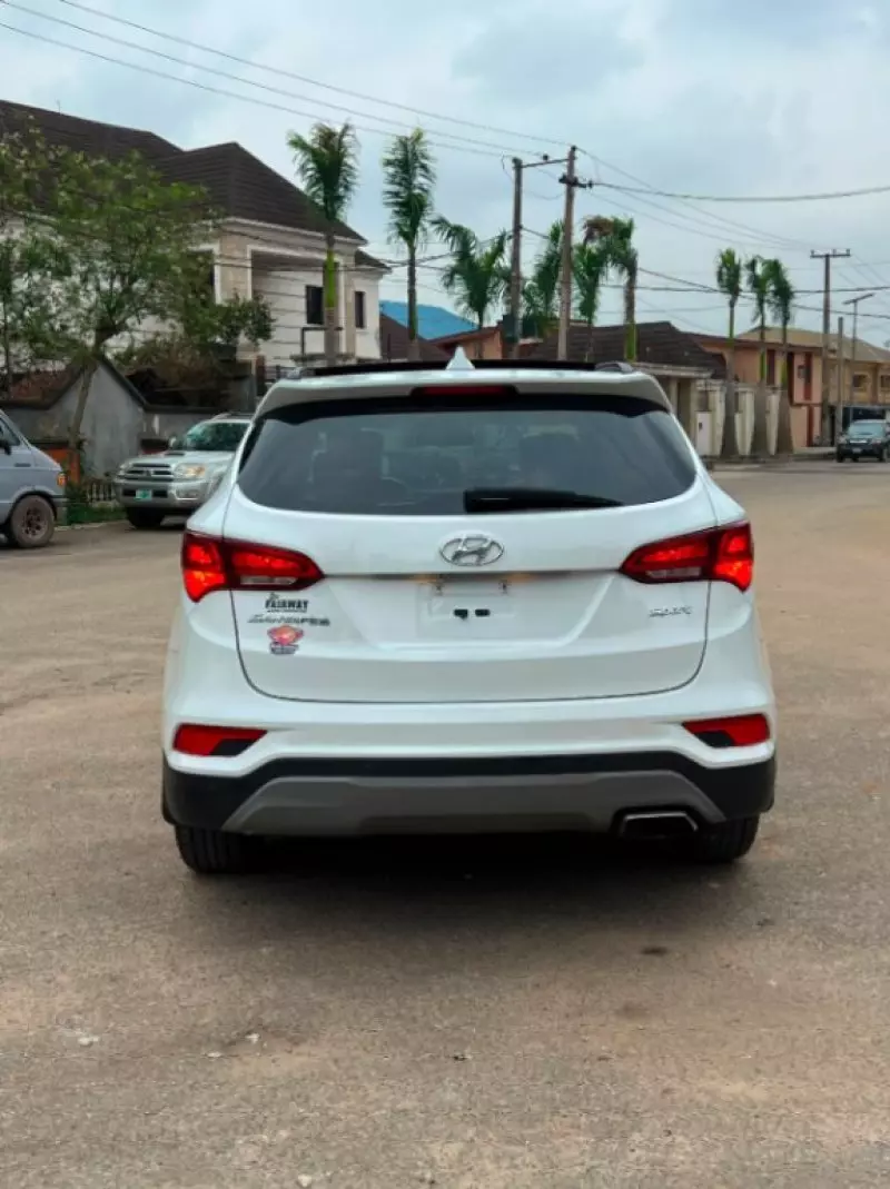 Hyundai Santa Fe   - 2018