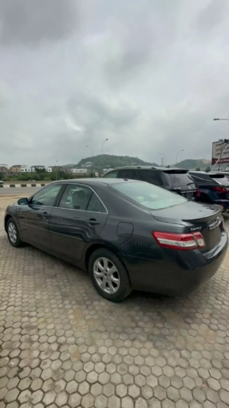 TOYOTA Camry   - 2010