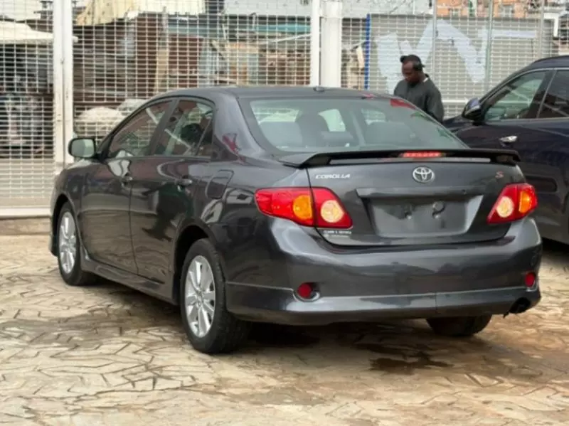 TOYOTA Corolla   - 2009
